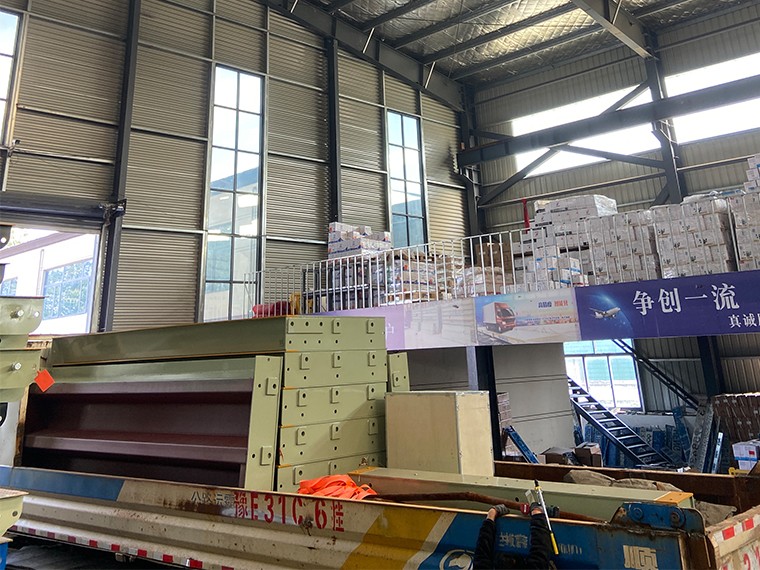 华美高矿业出口2